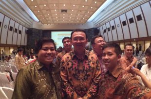 Tim "Schronic" berfoto dengan Gubernur DKI Jakarta